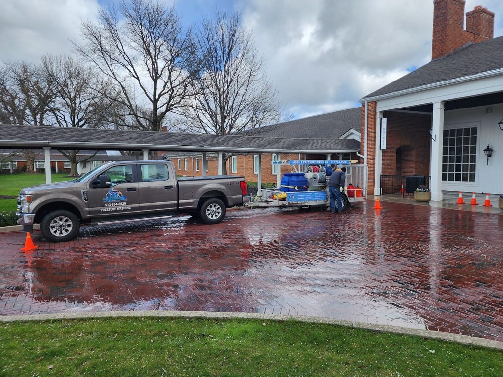Commercial Building Soft Washing in Cincinnati Ohio