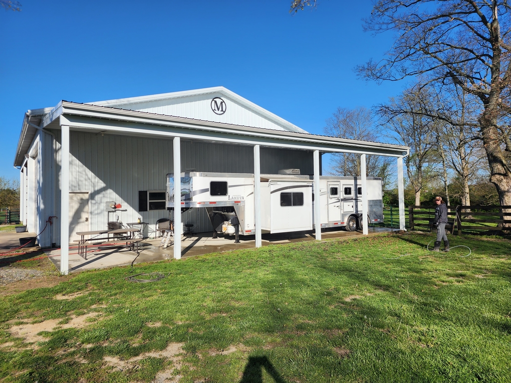 Farm Building Washing in New Vienna Ohio