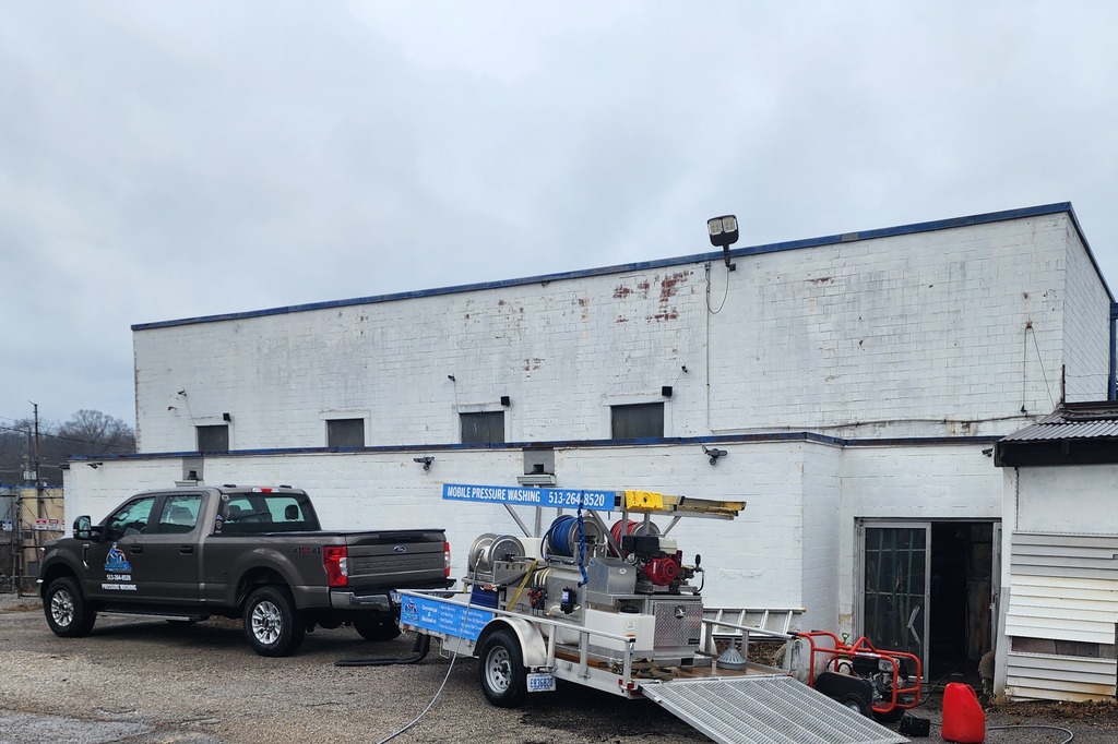 Top Quality commercial soft washing and concrete cleaning in Cincinnati Ohio